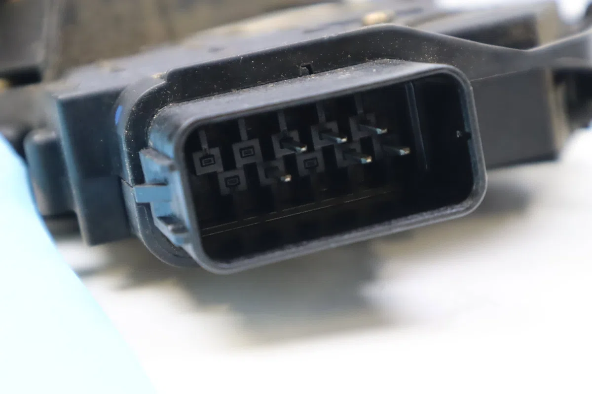 Serrure porte ard Mazda 3 (BK) 1.6 di turbo (2004-2009) occasion