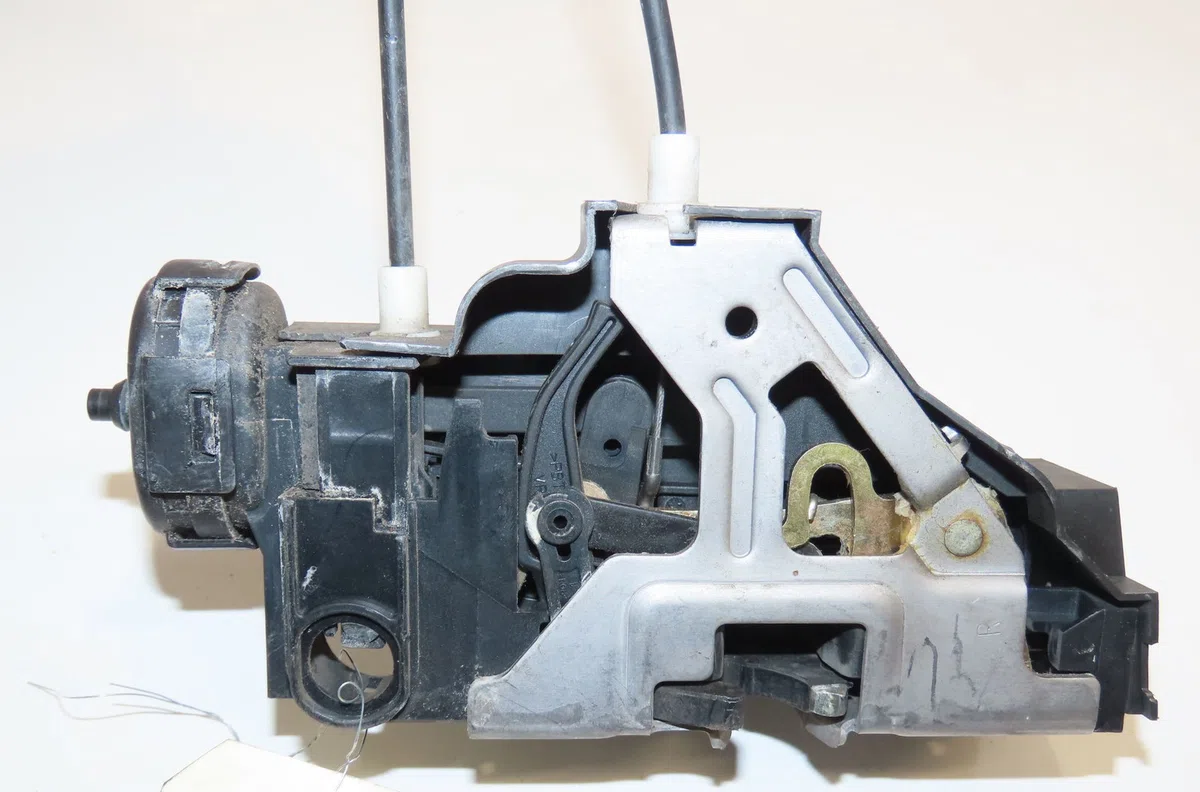 Serrure porte ard Mercedes-benz CLASSE A (W168) A 170 cdi (168.008) (1998-2001) occasion
