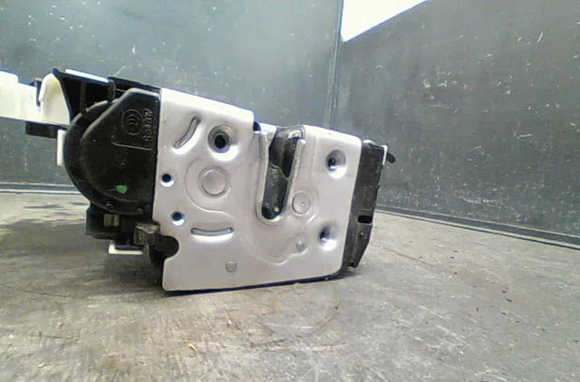 Serrure porte ard Mercedes-benz CLASSE A (W176) A 200 cdi (176.001) (2012-2014) occasion