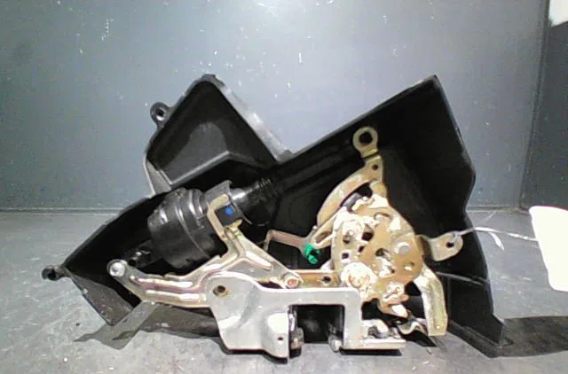 Serrure porte ard Mercedes-benz CLASSE C (W202) C 220 cdi (202.133) (1997-2000) 4 portes occasion
