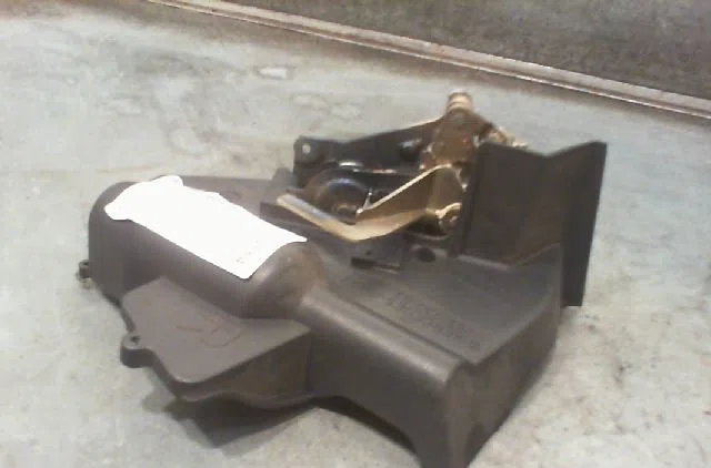 Serrure porte ard MERCEDES CLASSE C 1996 occasion