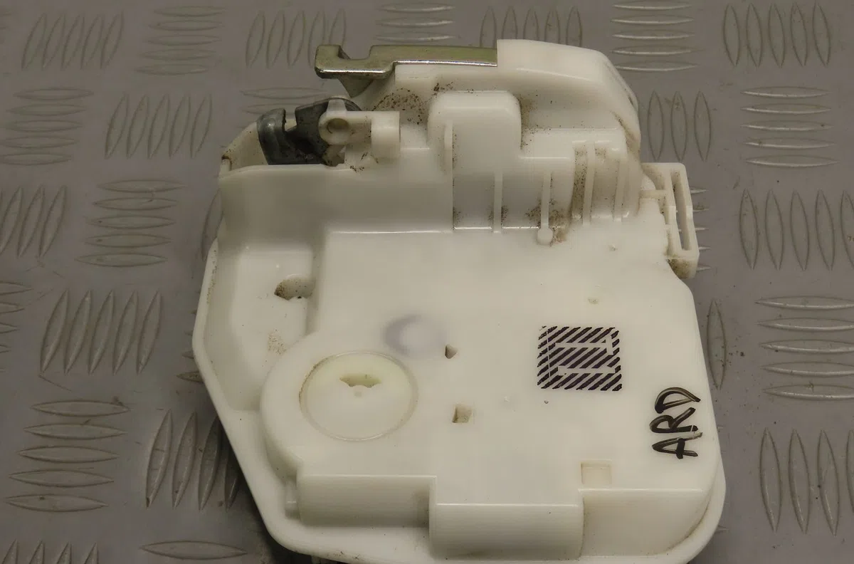 Serrure porte ard Mitsubishi ASX (GA_W_) 1.8 di-d (ga6w) (2010) occasion