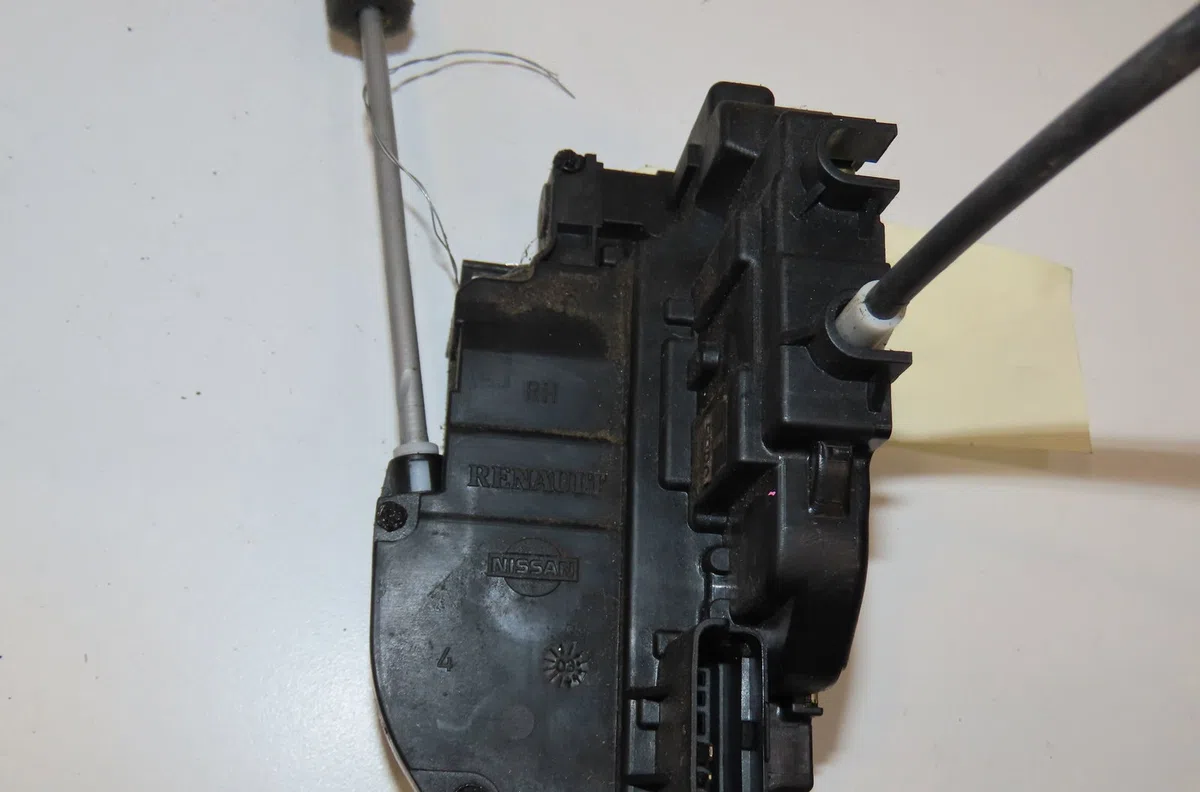 Serrure porte ard Nissan MICRA III (K12) 1.5 dci (2003-2010) occasion