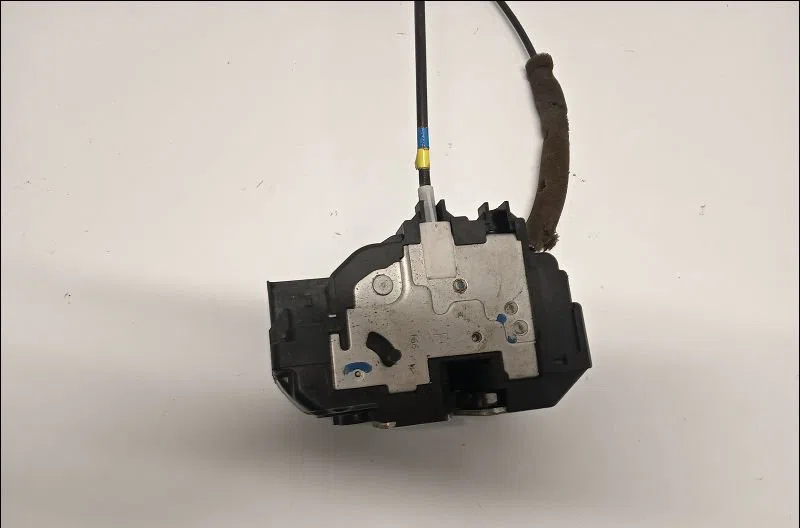 Serrure porte ard Nissan NOTE (E11, NE11) 1.6 (2006-2012) occasion