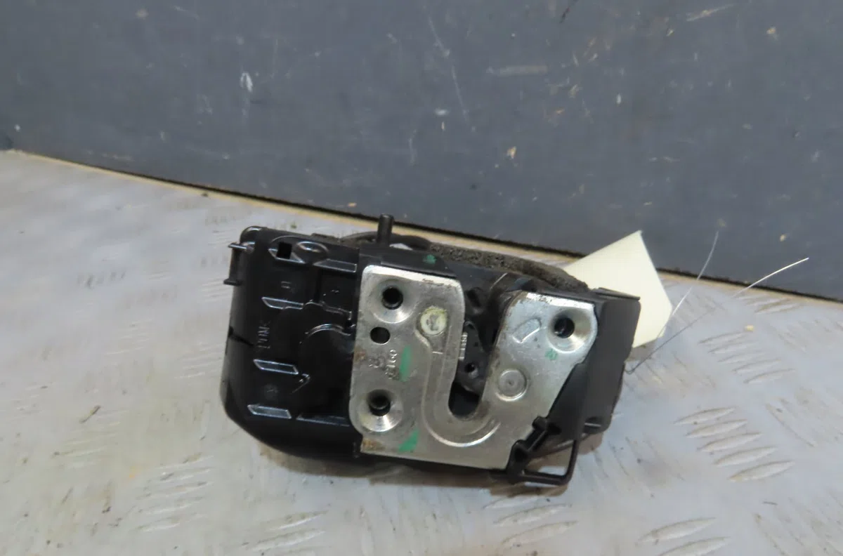 Serrure porte ard NISSAN QASHQAI occasion
