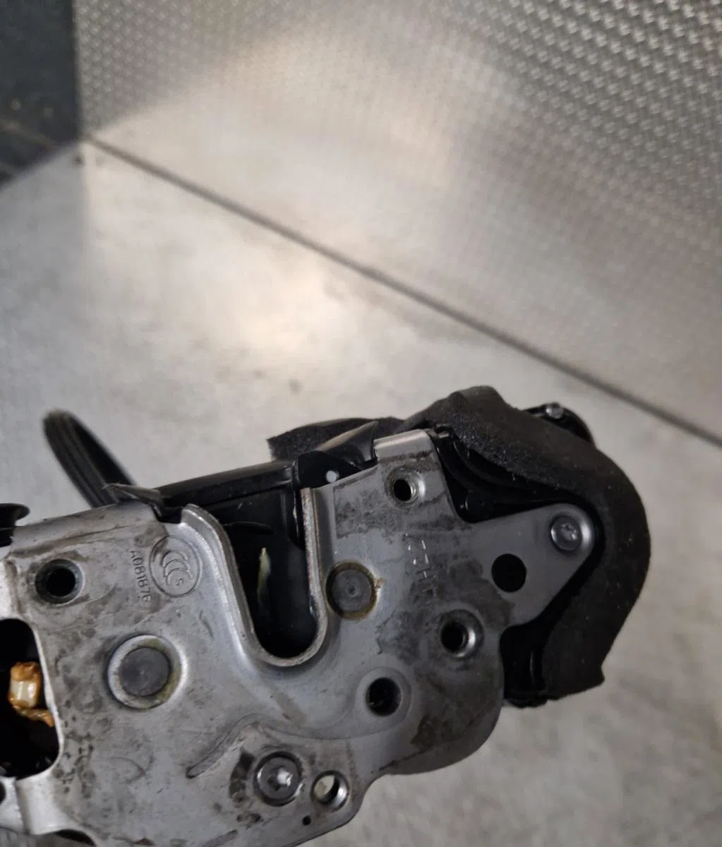 Serrure porte ard OPEL ASTRA J  ASTRA J PHASE 2 occasion