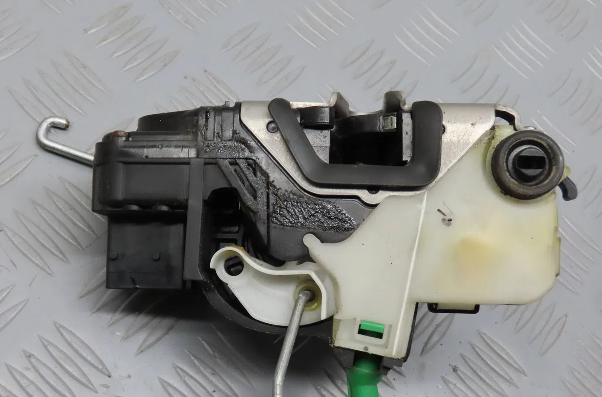 Serrure porte ard Opel ASTRA J (P10) 2.0 cdti (68) (2009-2015) occasion