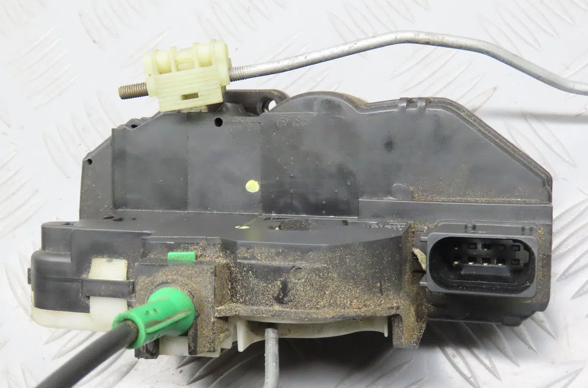 Serrure porte ard Opel ASTRA J (P10) 2.0 cdti (68) (2009-2015) occasion