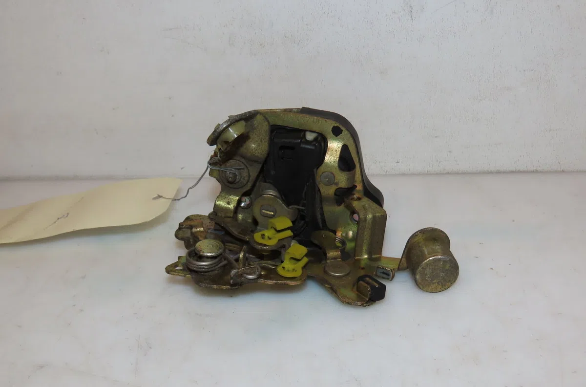 Serrure porte ard Opel CORSA B (S93) 1.5 d (f08, f68, m68) (1993-2000) occasion