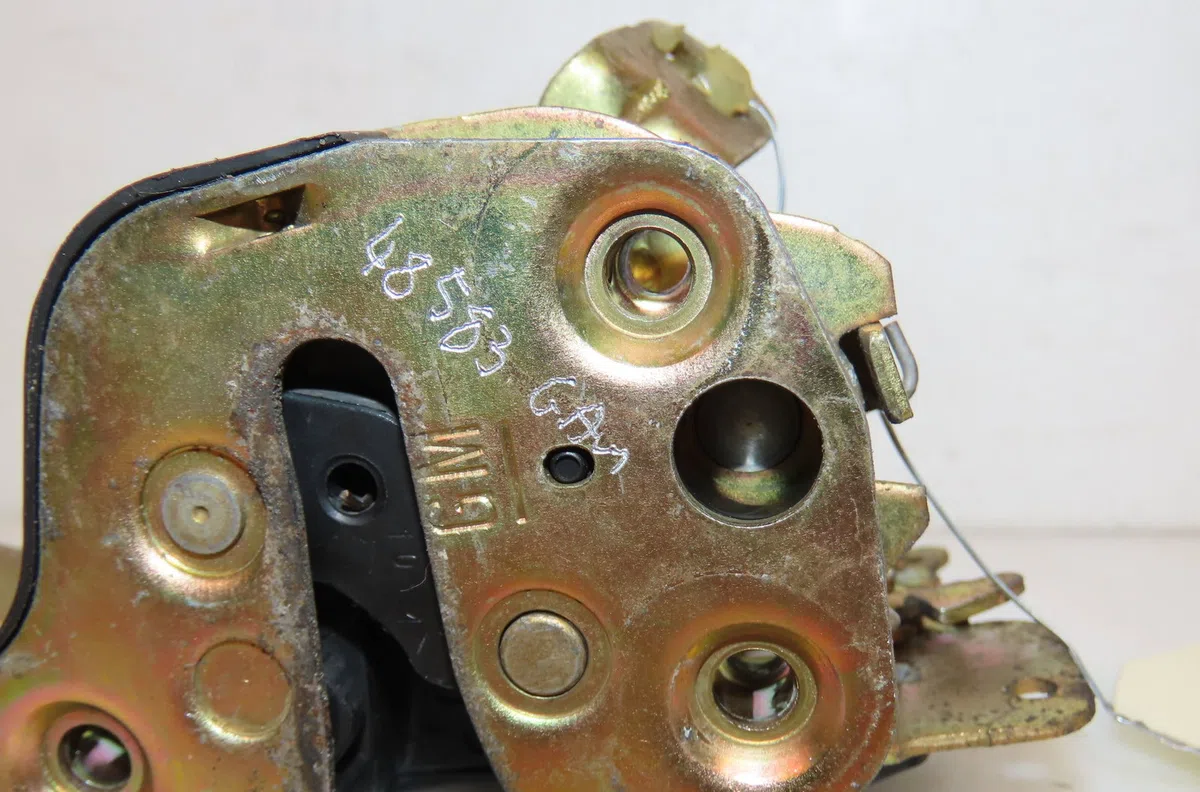Serrure porte ard Opel CORSA B (S93) 1.5 d (f08, f68, m68) (1993-2000) occasion