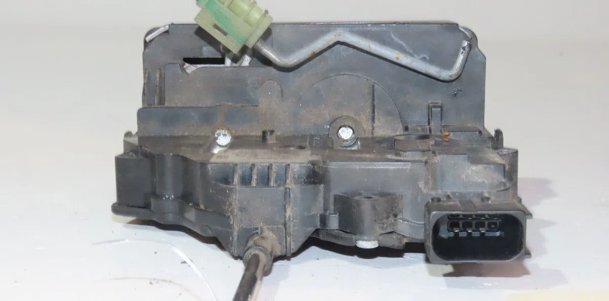 Serrure porte ard Opel CORSA D (S07) 1.3 cdti (l08, l68) (2006-2014) 3 portes occasion