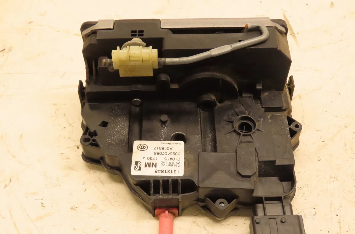 Serrure porte ard Opel CORSA E (X15) 1.3 cdti (08, 68) (2014) occasion