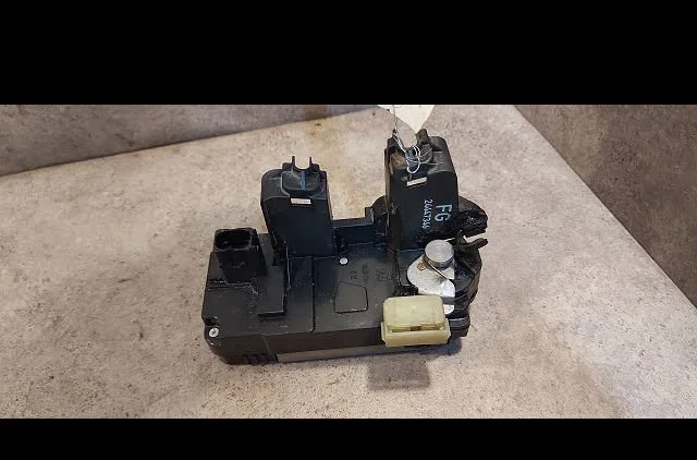 Serrure porte ard Opel VECTRA C (Z02) 2.2 dti 16v (f69) (2002-2004) occasion