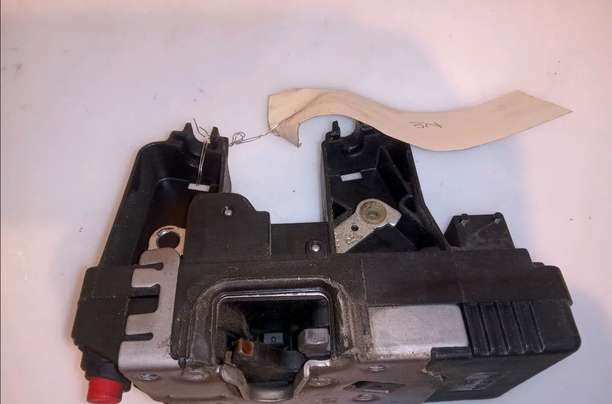 Serrure porte ard Opel ZAFIRA A Monospace (T98) 2.2 dti 16v (f75) (2002-2005) 5 portes occasion