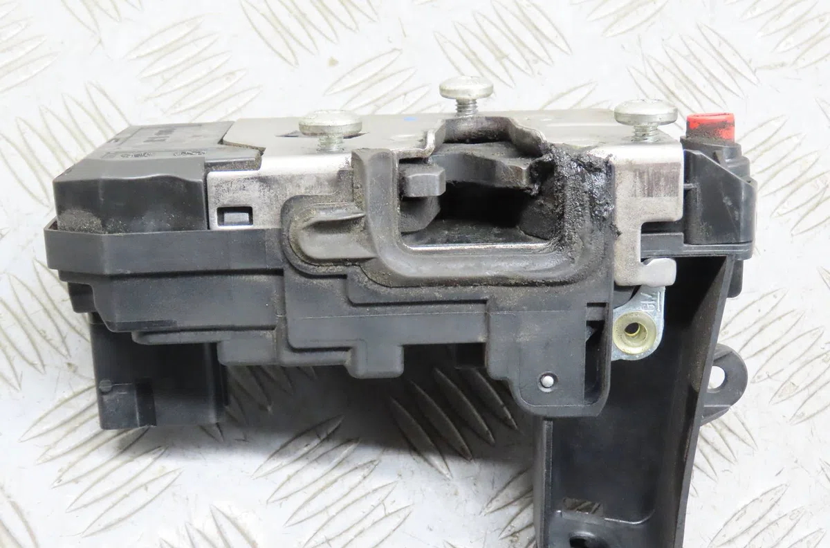Serrure porte ard Opel ZAFIRA - ZAFIRA FAMILY B (A05) 1.9 cdti (m75) (2005-2015) occasion