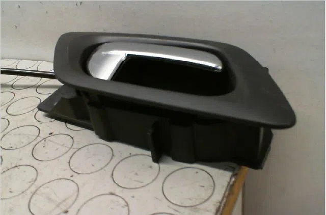 Serrure porte ard Peugeot 107 (PM_, PN_) 1.0 (2005-2014) 3 portes occasion
