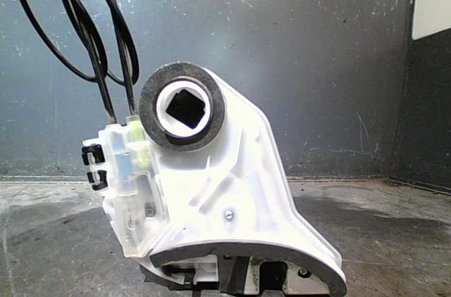 Serrure porte ard Peugeot 108 1.0 vti (2014) occasion
