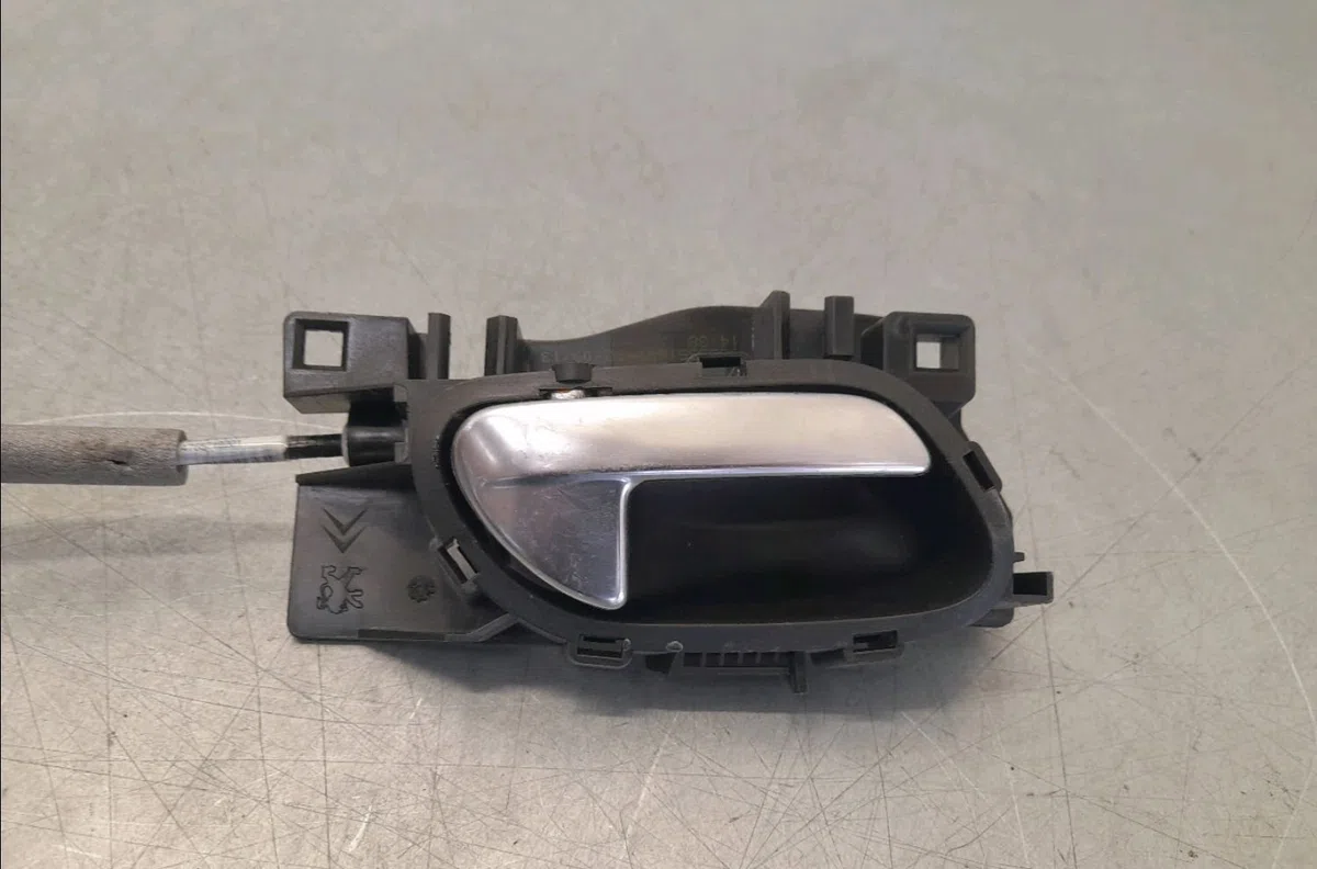 Serrure porte ard Peugeot 2008 I (CU_) 1.6 hdi (2013) occasion