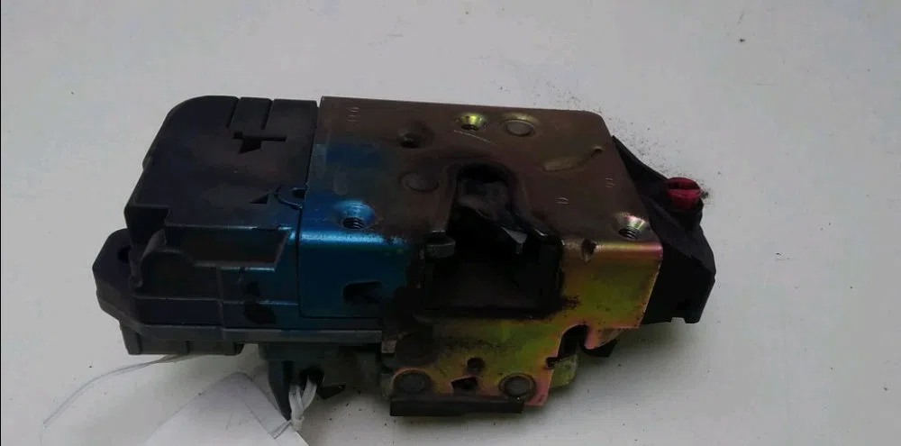 Serrure porte ard Peugeot 206 3-5 portes (2A-C) 1.4 i (1998-2012) 3 portes occasion