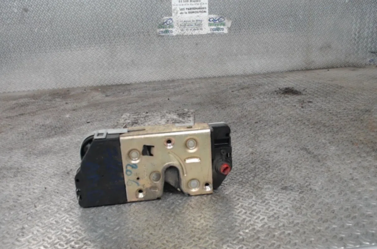 Serrure porte ard Peugeot 206 3-5 portes (2A-C) 1.4 i (1998-2012) 3 portes occasion