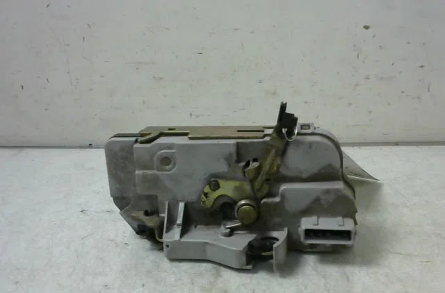 Serrure porte ard Peugeot 206 SW (2E-K) 1.4 hdi (2002-2007) 5 portes occasion