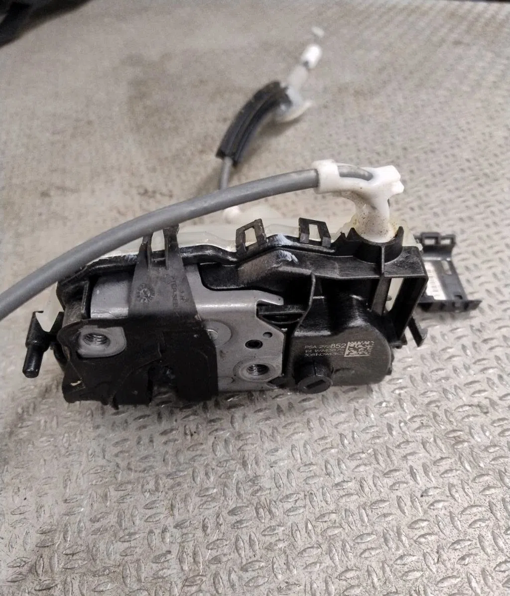 Serrure porte ard PEUGEOT 208 2  208 2 PHASE 1 occasion