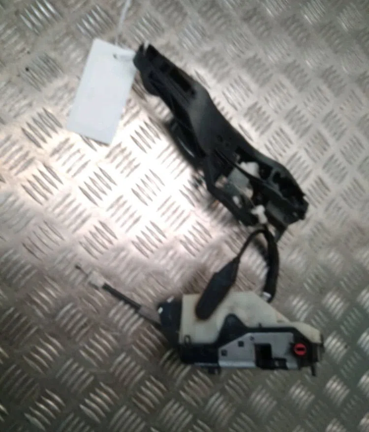 Serrure porte ard Peugeot 208 I (CA_, CC_) 1.6 bluehdi 100 (2015) 5 portes occasion