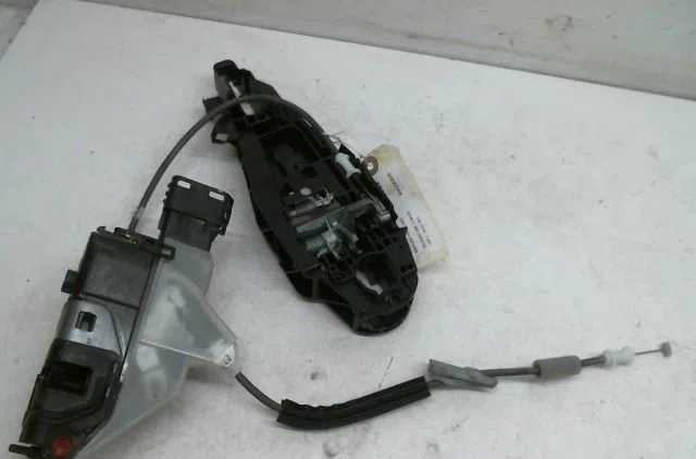 Serrure porte ard PEUGEOT 208 occasion