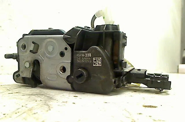Serrure porte ard Peugeot 3008 Monospace (0U_) 1.6 hdi (2009-2016) 5 portes occasion