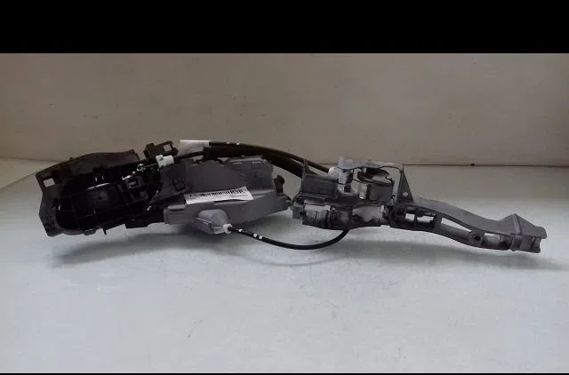 Serrure porte ard Peugeot 3008 Monospace (0U_) 2.0 hdi hybrid4 (2011-2016) 5 portes occasion