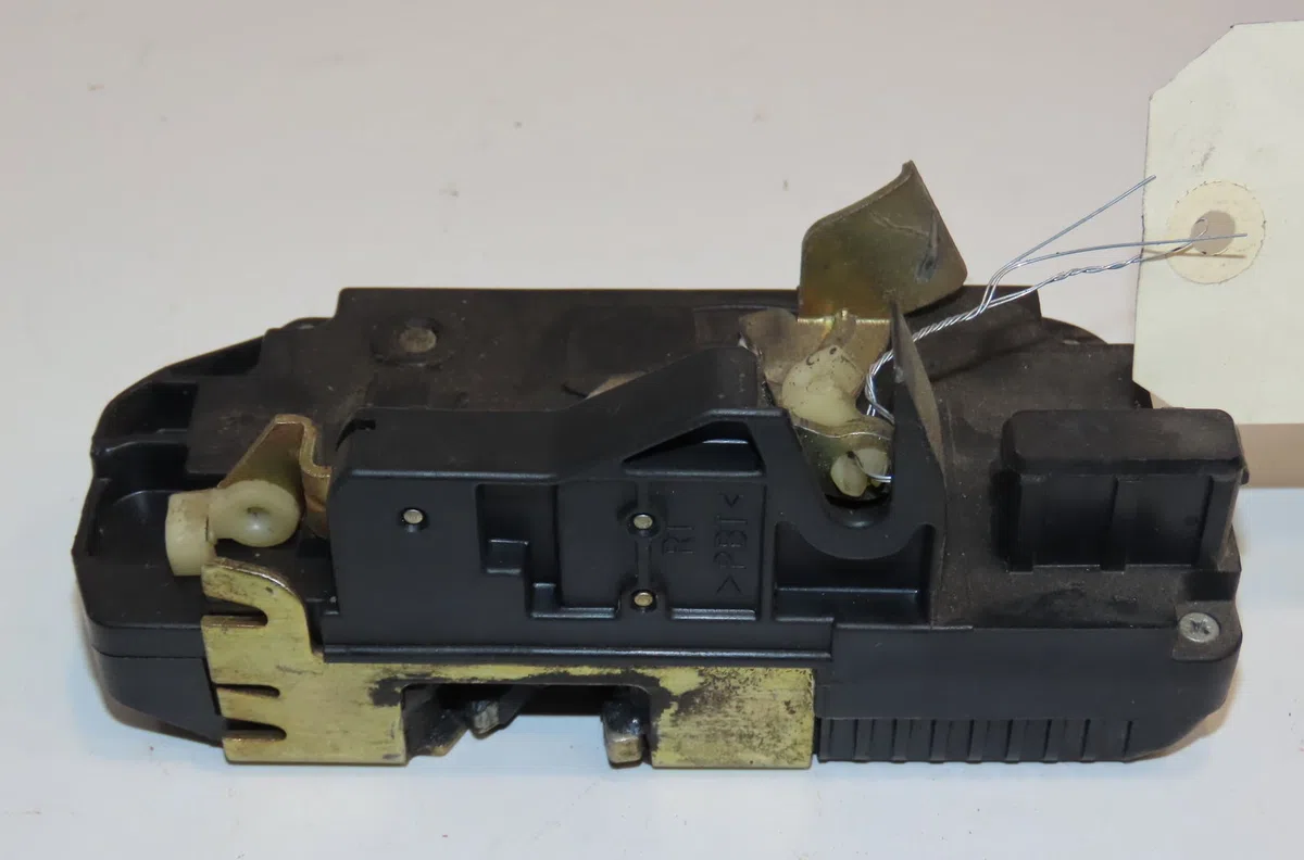 Serrure porte ard Peugeot 306 3-5 portes (7A, 7C, N3, N5) 1.9 d (1994-2001) occasion