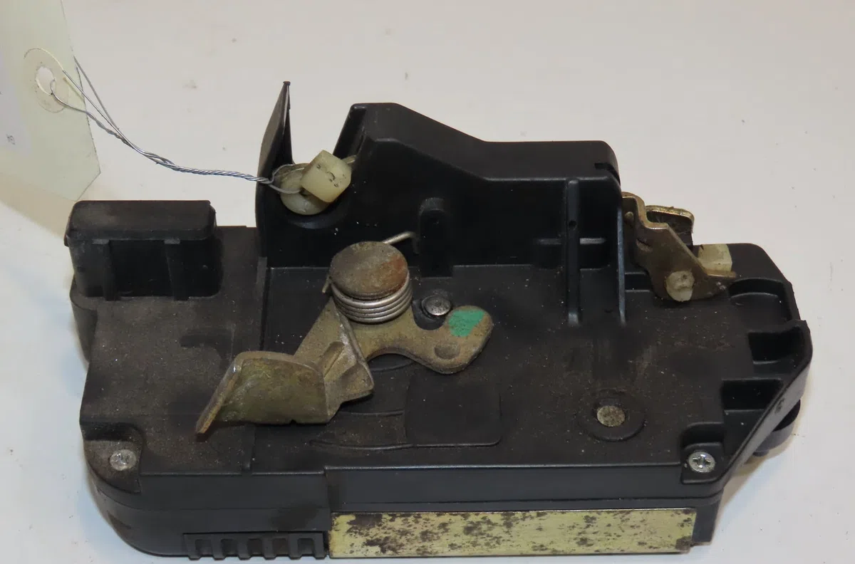 Serrure porte ard Peugeot 306 3-5 portes (7A, 7C, N3, N5) 1.9 d (1994-2001) occasion
