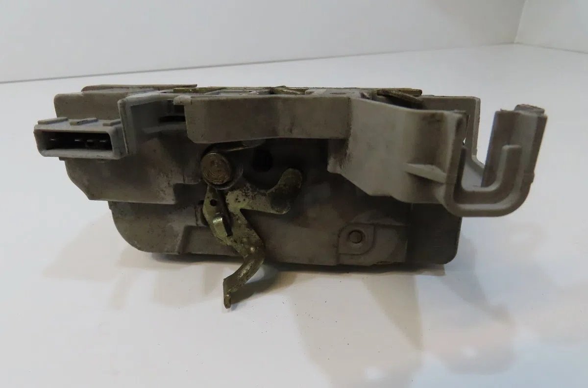 Serrure porte ard PEUGEOT 307 2006 occasion