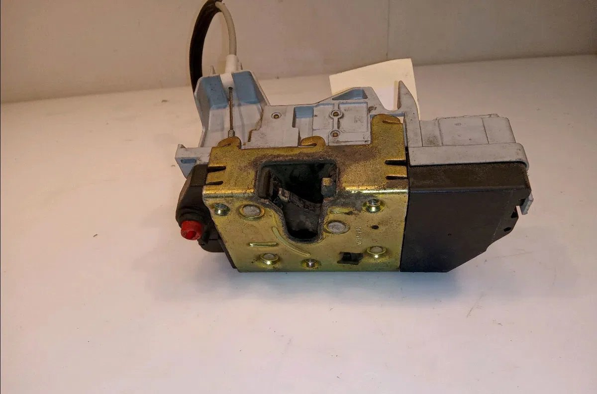 Serrure porte ard Peugeot 307 (3A-C) 1.6 hdi (2005-2009) 5 portes occasion
