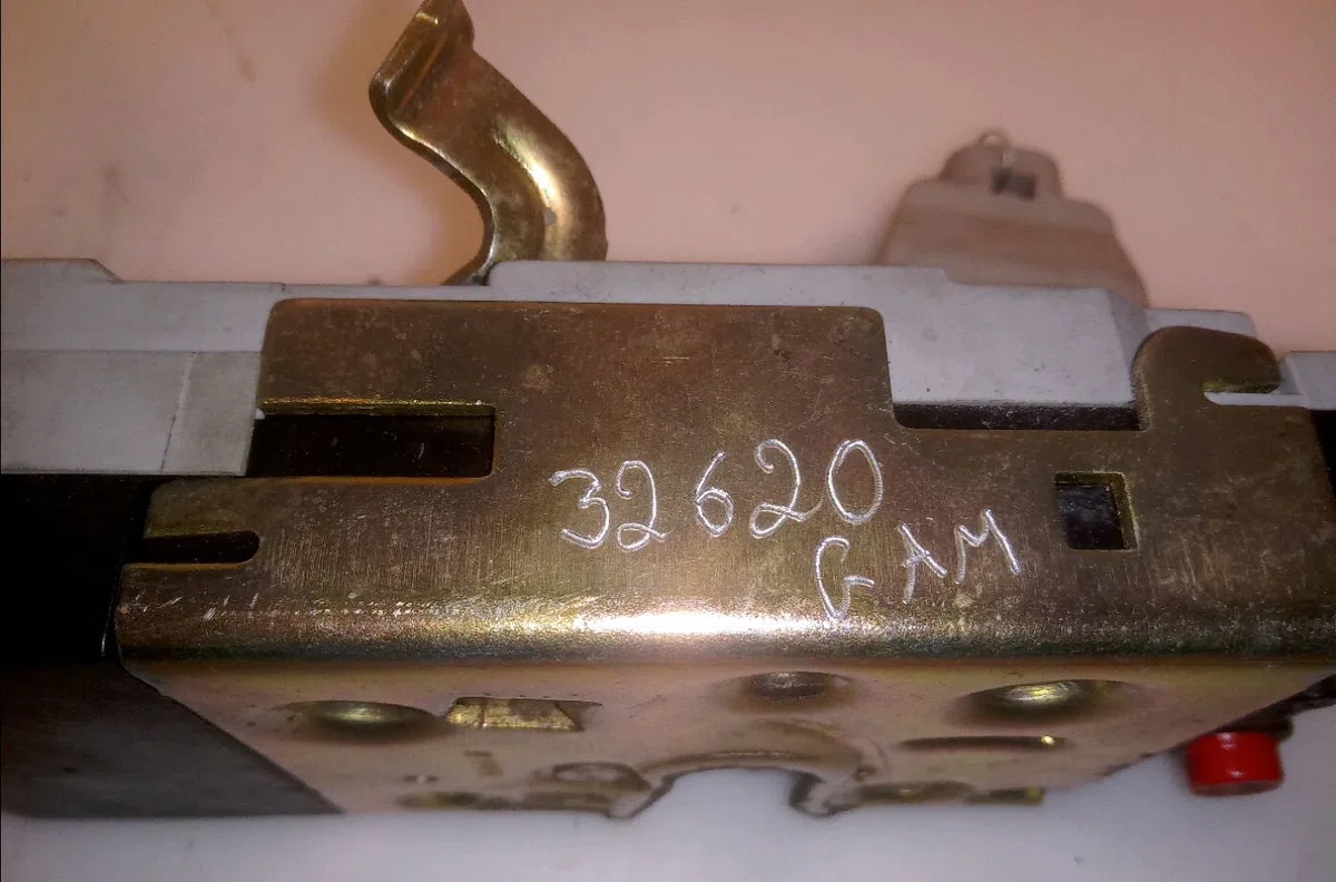 Serrure porte ard Peugeot 307 (3A-C) 2.0 hdi 135 (2003-2007) occasion