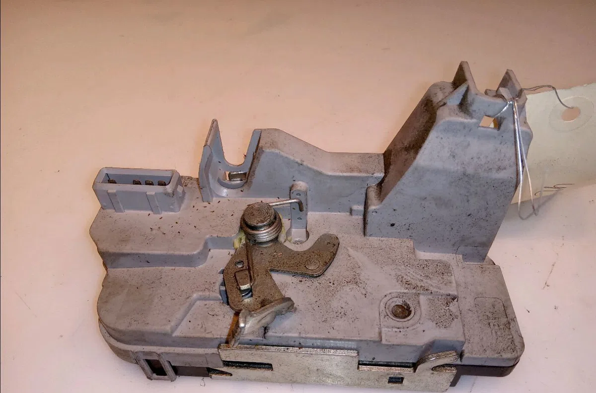 Serrure porte ard Peugeot 307 Break (3E) 1.6 hdi 110 (2004-2008) 5 portes occasion