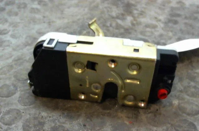 Serrure porte ard Peugeot 307 Break (3E) 1.6 hdi (2005-2008) 5 portes occasion