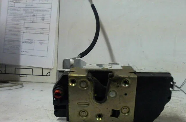 Serrure porte ard PEUGEOT 307 occasion