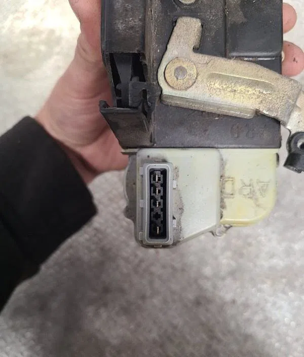 Serrure porte ard PEUGEOT 406  406 PHASE 2 occasion