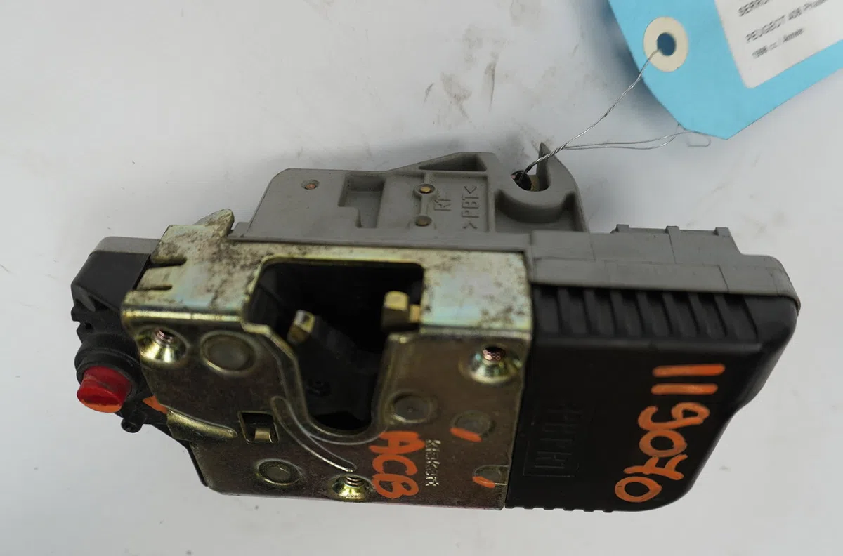 Serrure porte ard Peugeot 406 (8B) 1.6 (1995-2004) occasion