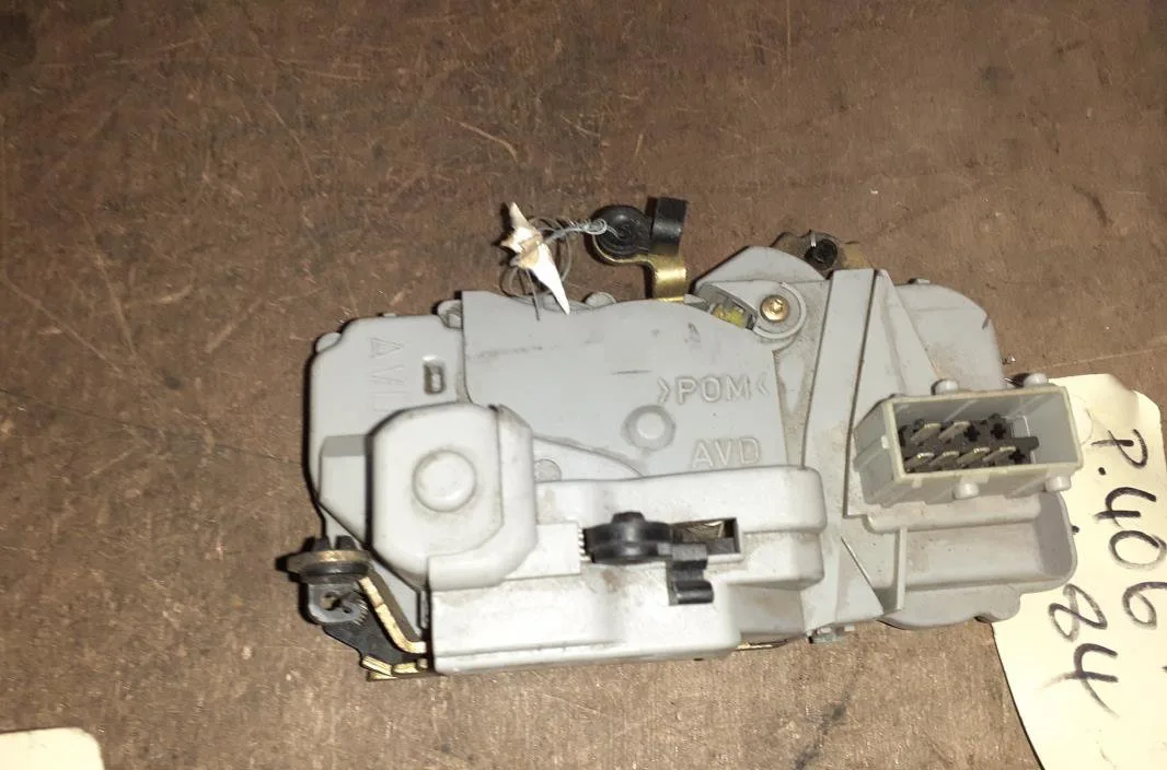 Serrure porte ard Peugeot 406 (8B) 1.9 d (1996-2004) occasion