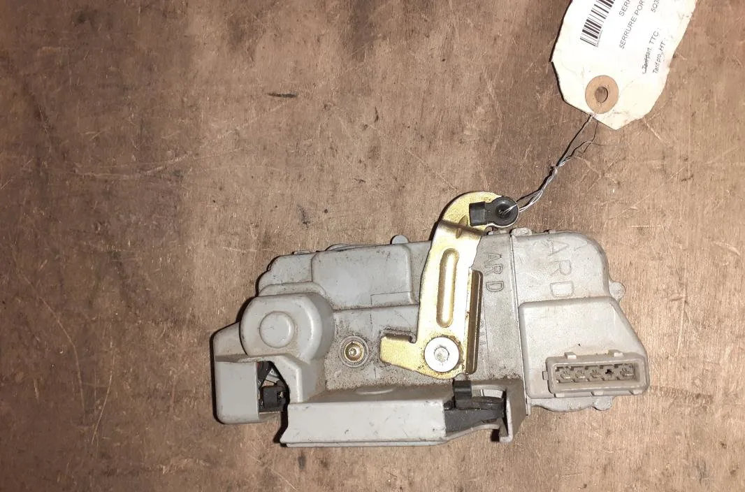Serrure porte ard Peugeot 406 (8B) 2.0 turbo (1996-2004) occasion