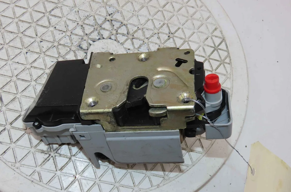 Serrure porte ard PEUGEOT 406 occasion