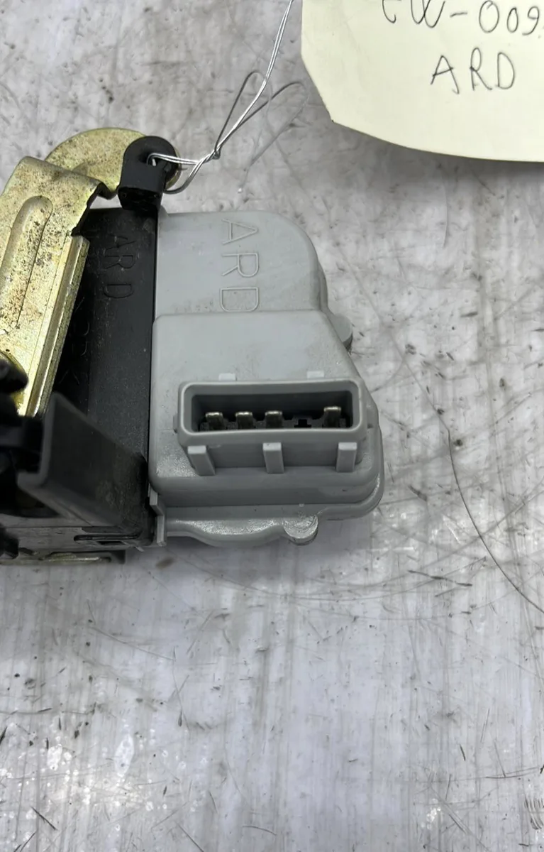 Serrure porte ard PEUGEOT 406 PHASE 1 occasion