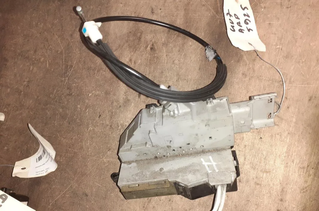 Serrure porte ard Peugeot 407 (6D_) 1.6 hdi 110 (6d9hzc, 6d9hyc) (2004-2010) occasion