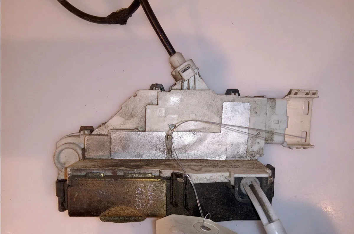 Serrure porte ard Peugeot 407 SW (6E_) 2.0 hdi 135 (2004-2010) occasion