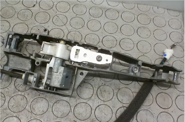 Serrure porte ard Peugeot 5008 (0U_, 0E_) 1.6 hdi (2010-2017) 5 portes occasion