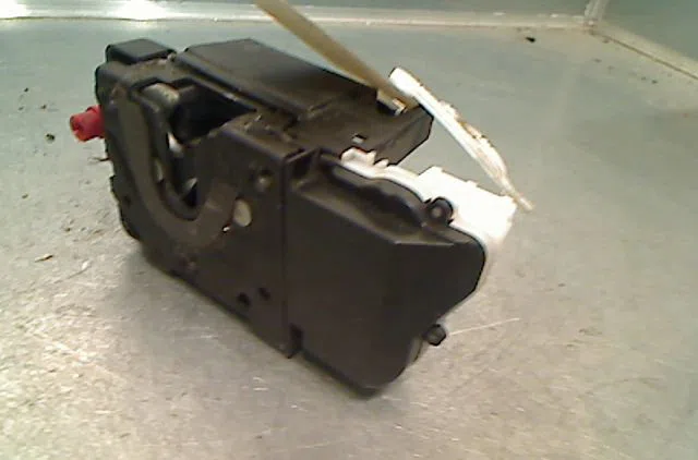 Serrure porte ard PEUGEOT 607 Phase 1 11-1999--09-2004 occasion