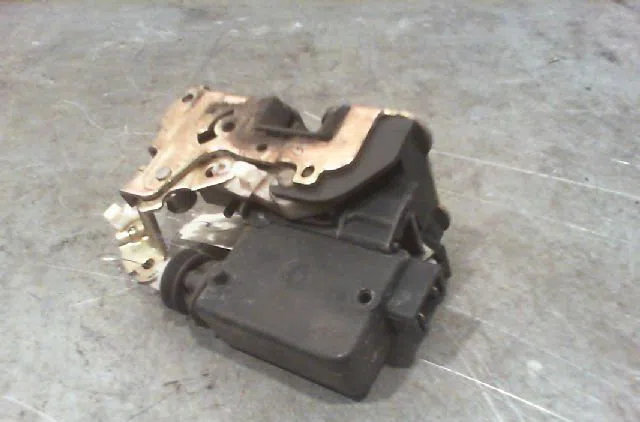 Serrure porte ard RENAULT CLIO I 1991 occasion