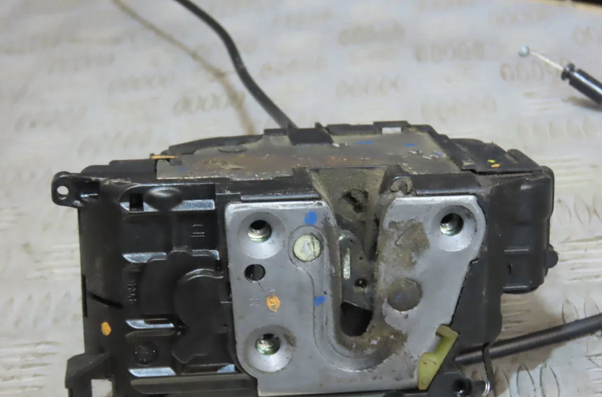 Serrure porte ard Renault CLIO III (BR0-1, CR0-1) 1.6 16v (br05, br0b, br0y, br15, br1j, br1m, br1y, cr0b,... (2005-2014
